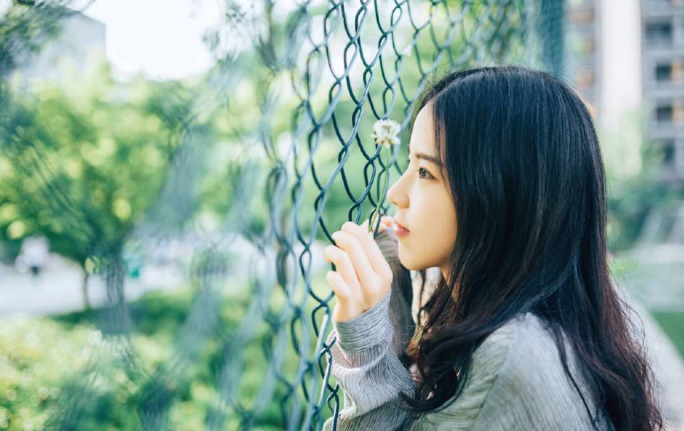 “不知主公有何吩咐？”庞统等人连忙躬身道，骠骑令，代表吕布，骠骑令一出，任何人不得违背。